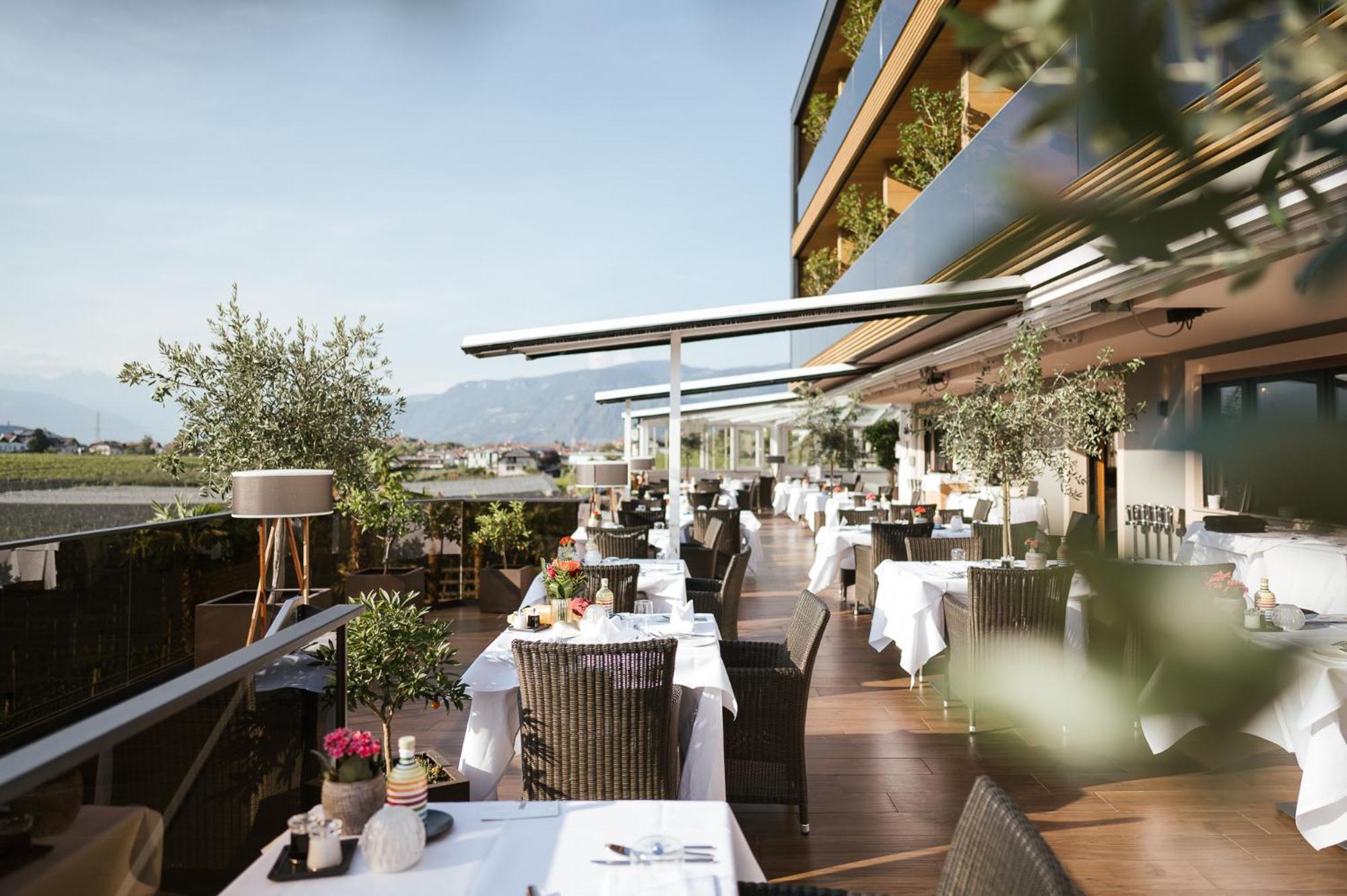 Hotel Weinegg Appiano Sulla Strada Del Vino Esterno foto